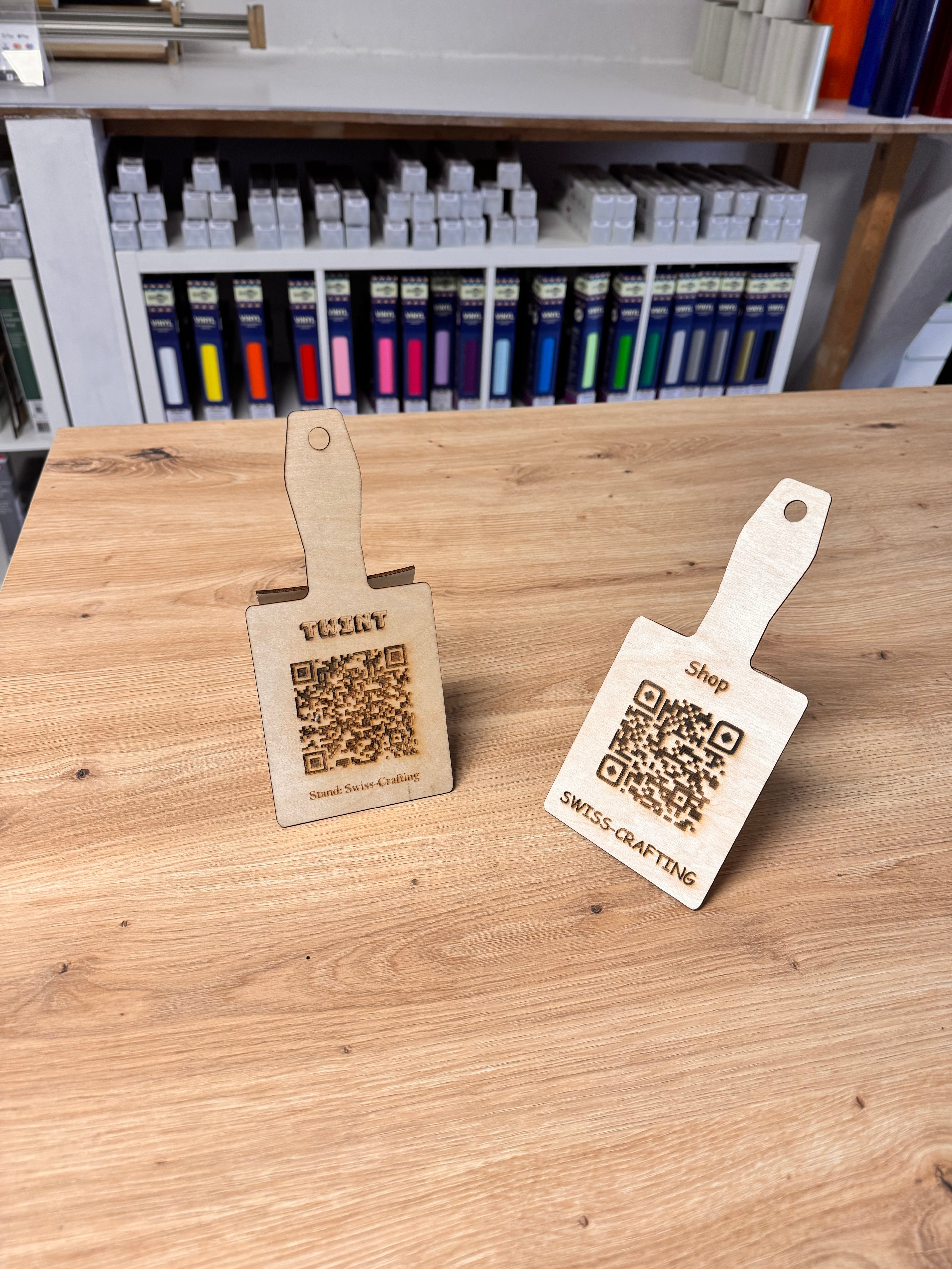 Twint oder Shop Url  Ständer aus Holz
