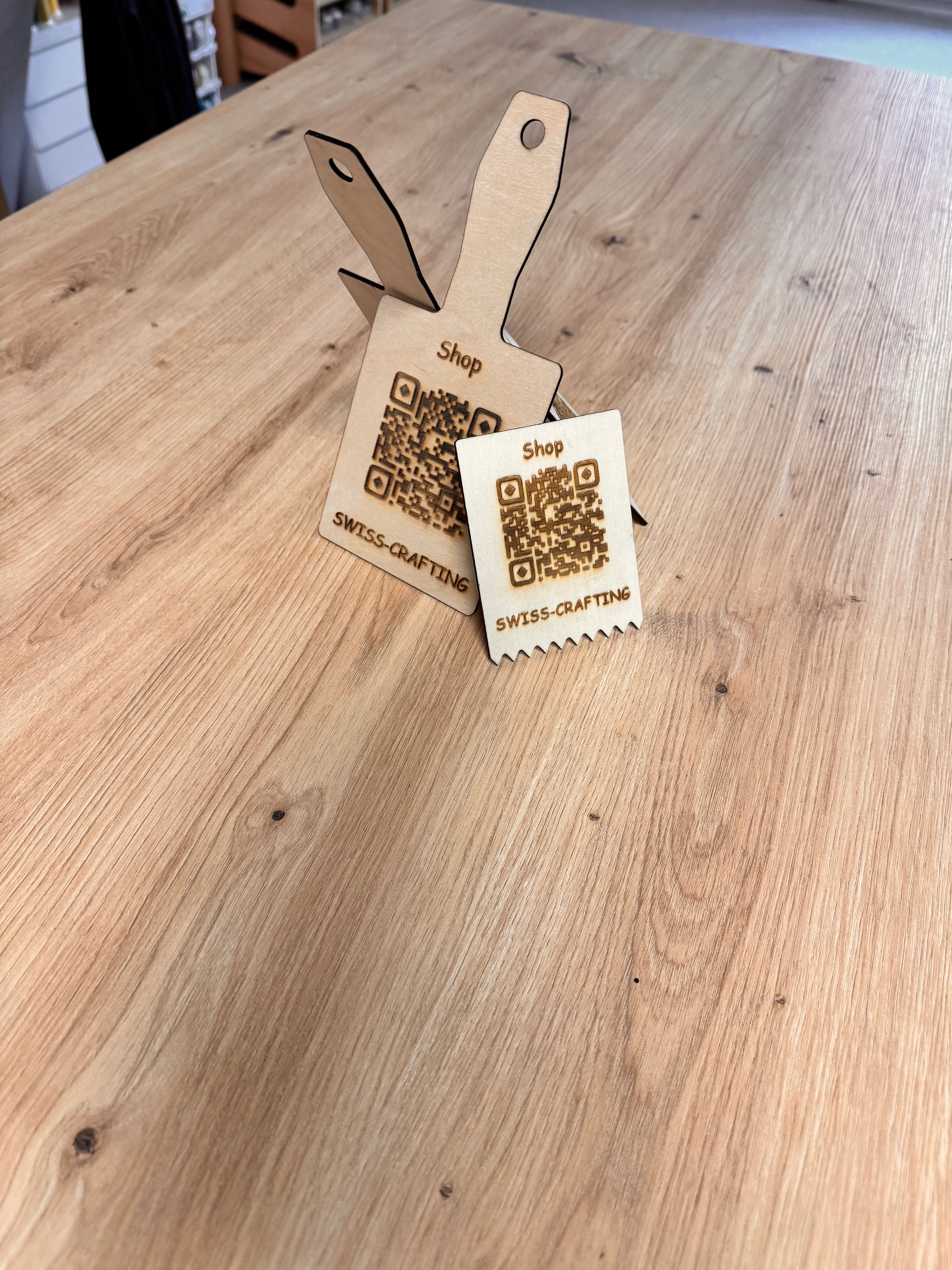 Twint oder Shop Url  Ständer aus Holz